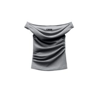 Zara PLEATED TOP
Flowy boat neck top with wide straps.Ruched size M